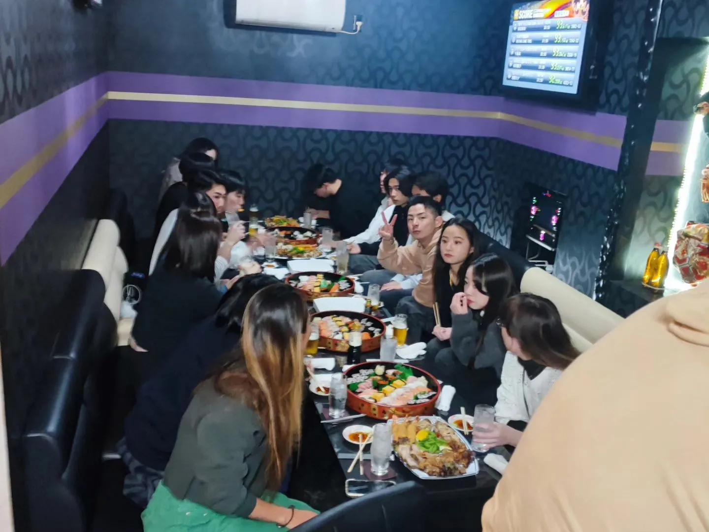 毎年恒例のバイトさん達の送別会😢